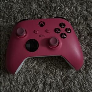Pink Xbox series s controller everything works , just don’t need it anymore .